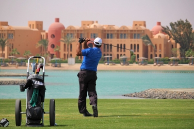 Golfspieler in El Gouna Aegypten (Alexander Mirschel)  Copyright 
Infos zur Lizenz unter 'Bildquellennachweis'